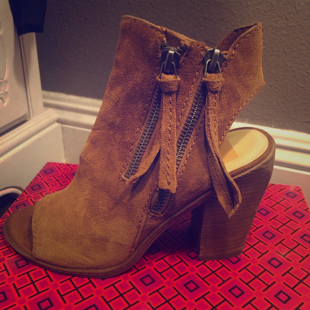 Open toes booties